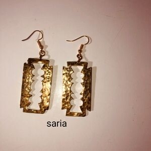 Razor earing made of pure copper